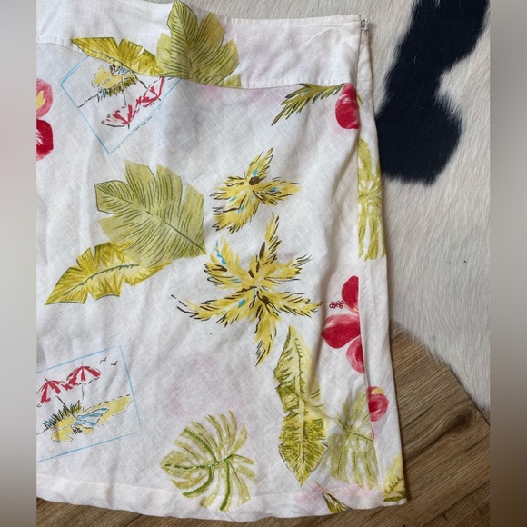 Uniform-John Paul Richard Pure Linen A-Line skirt with a tropical floral print - Picture 2 of 7
